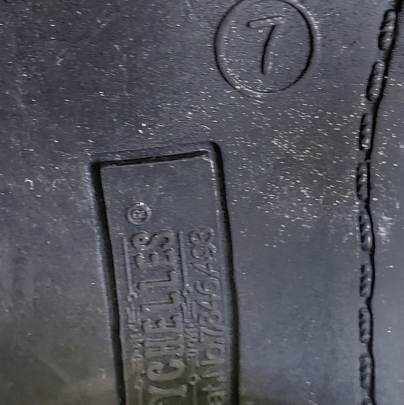 Seychelles Black Suede Bootie sandals. Velcro side closure. Chunky - Picture 8 of 10